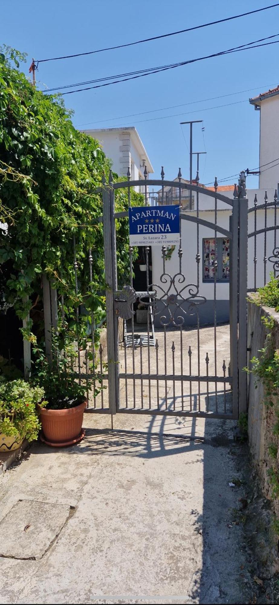 Apartman Perina Трогир Экстерьер фото